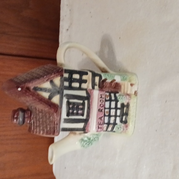 Other - Adorable Tea Room Cottage Shaped Teapot Half-Timbered House Kin Lun